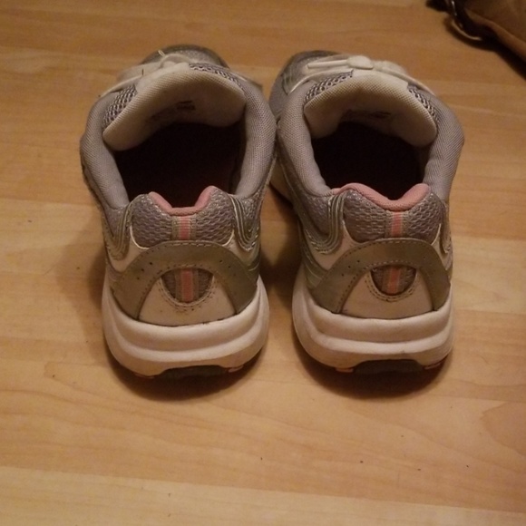New Balance silver and pink sneakers - Picture 4 of 6